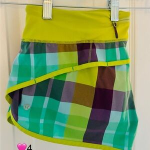 🎀Lululemon athletica Multicolor Plaid Women Speed Shorts🎀